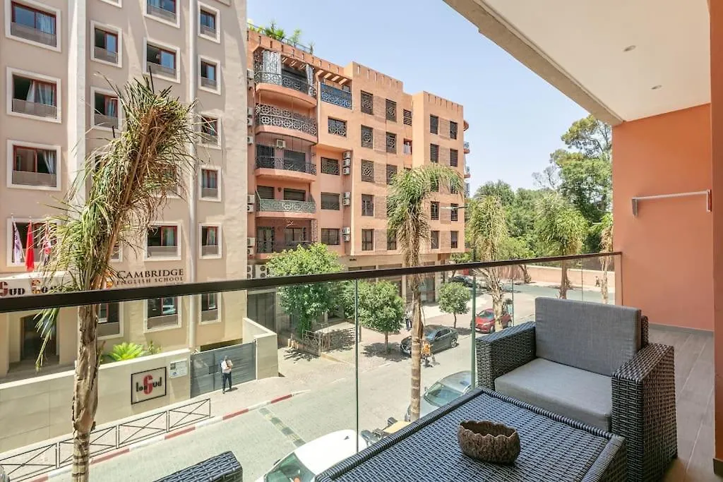 Daire Peaceful Living: Chic Apartment, Prime Location Marakeş Fas